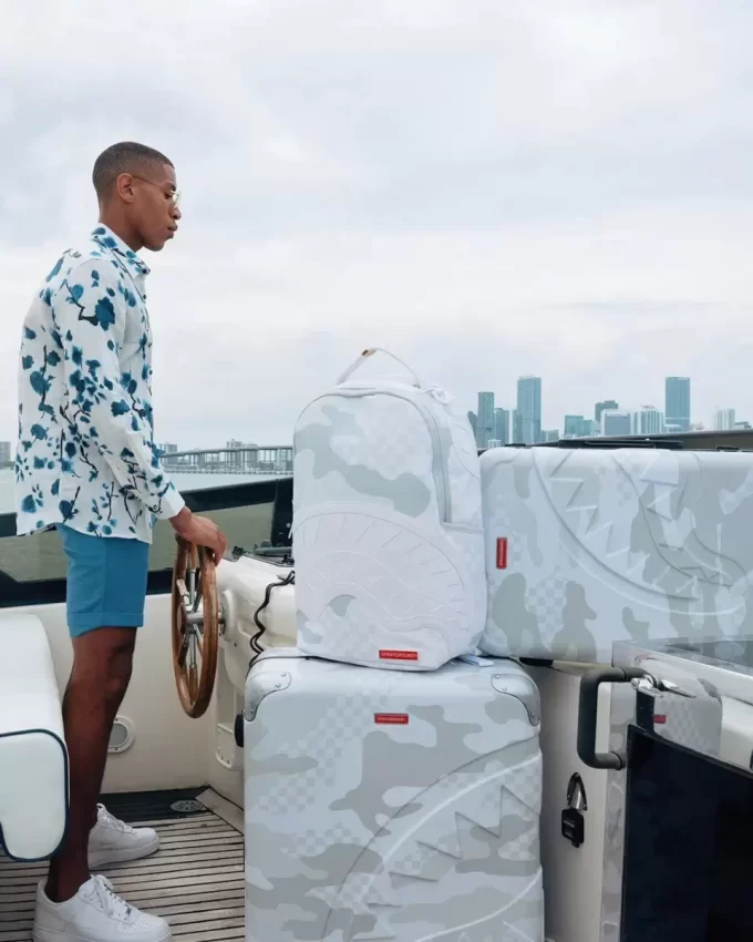 3AM LE BLANC SHARKNAUTICS HARDSHELL FULL-SIZE LUGGAGE 3AM LE BLANC SHARKNAUTICS HARDSHELL FULL-SIZE LUGGAGE