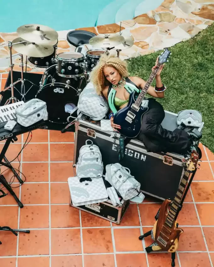 A.I.8 AFRICAN INTELLIGENCE BOOKED & BUSY POUCH A.I.8 AFRICAN INTELLIGENCE BOOKED & BUSY POUCH