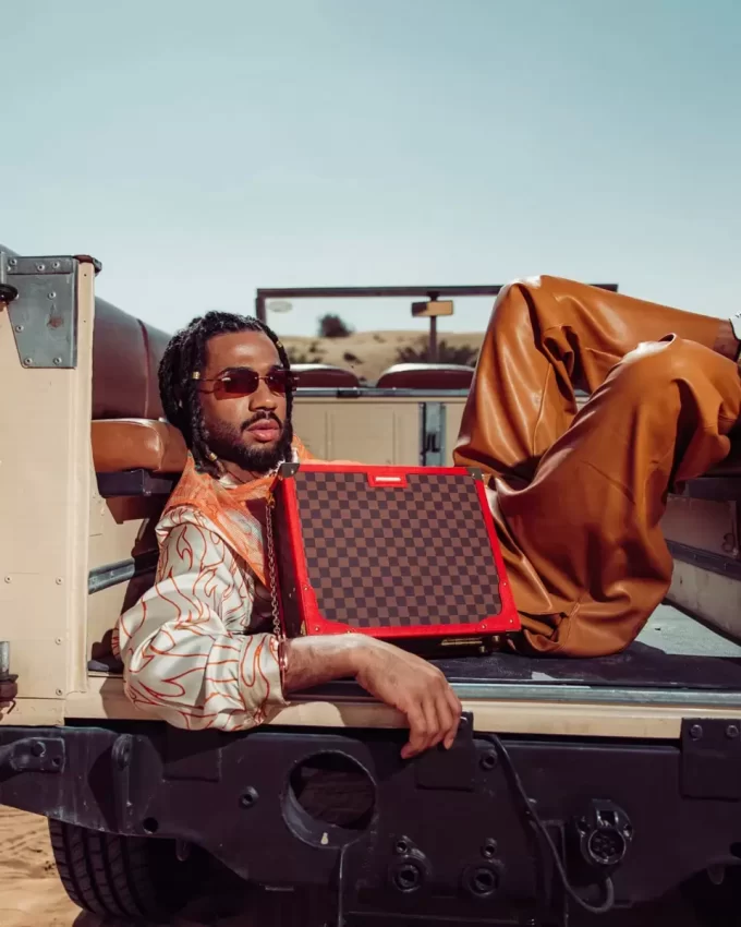 ALL OR NOTHING SHARKS IN PARIS ATTACHÉ HANDCUFF BRIEFCASE ALL OR NOTHING SHARKS IN PARIS ATTACHÉ HANDCUFF BRIEFCASE