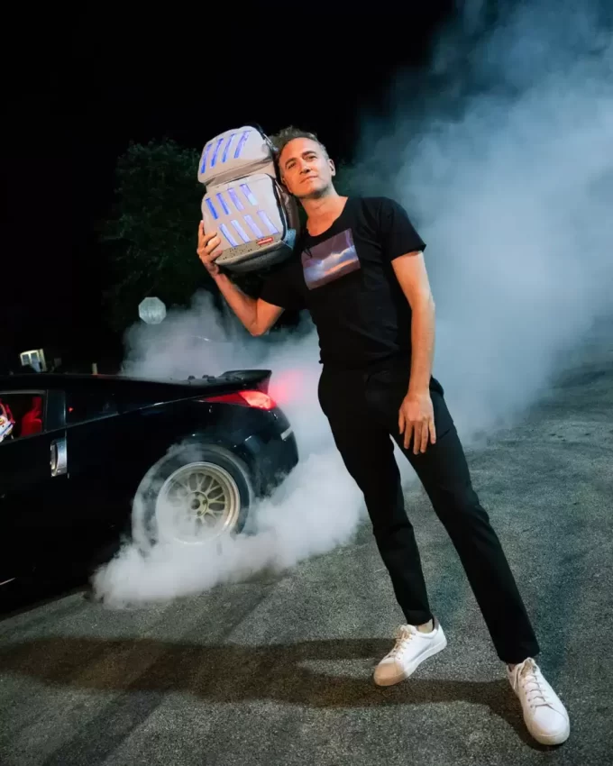 BAG TO THE FUTURE II – LED LIGHT-UP TROOPER BACKPACK BAG TO THE FUTURE II – LED LIGHT-UP TROOPER BACKPACK