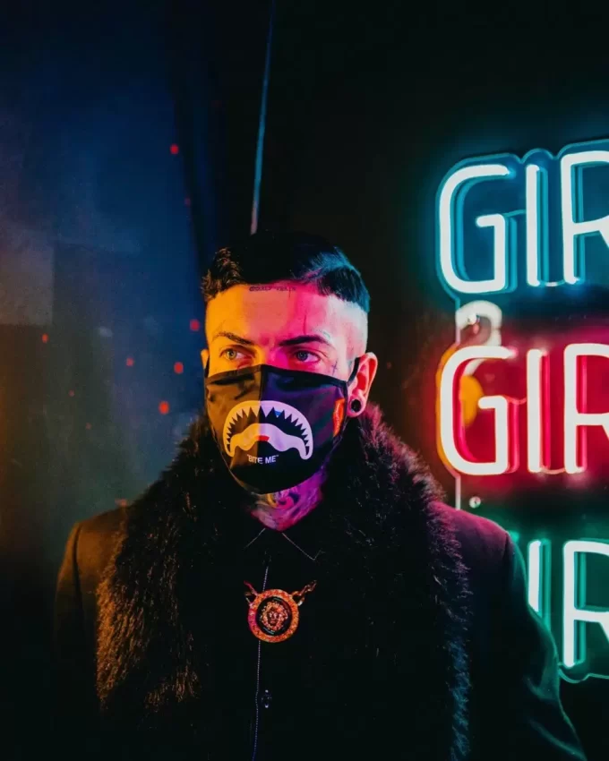 BITE ME SHARK (BLK) POLYESTER FACE MASK BITE ME SHARK (BLK) POLYESTER FACE MASK