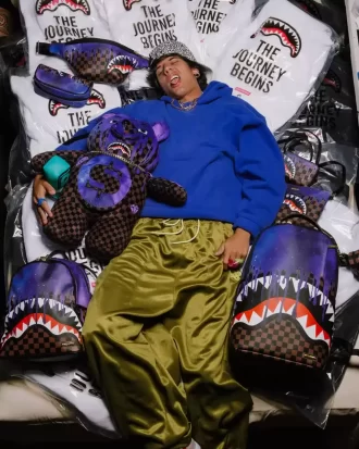 CHAMPION OF THE GALAXY CROSSOVER CLUTCH CHAMPION OF THE GALAXY CROSSOVER CLUTCH