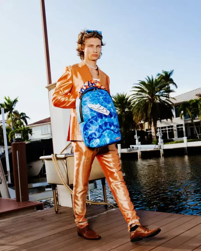 DEEPSEA ESCAPE BACKPACK W/REMOVABLE SCARF DEEPSEA ESCAPE BACKPACK W/REMOVABLE SCARF