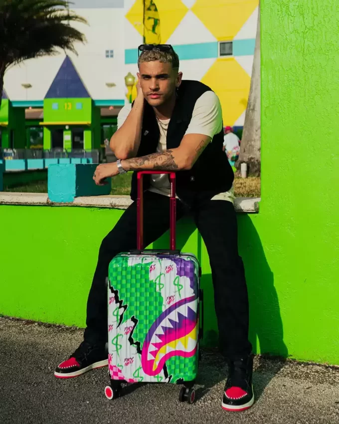 DREAMY TECHNICOLOR SHARKNAUTICS HARDSHELL CARRY-ON LUGGAGE DREAMY TECHNICOLOR SHARKNAUTICS HARDSHELL CARRY-ON LUGGAGE