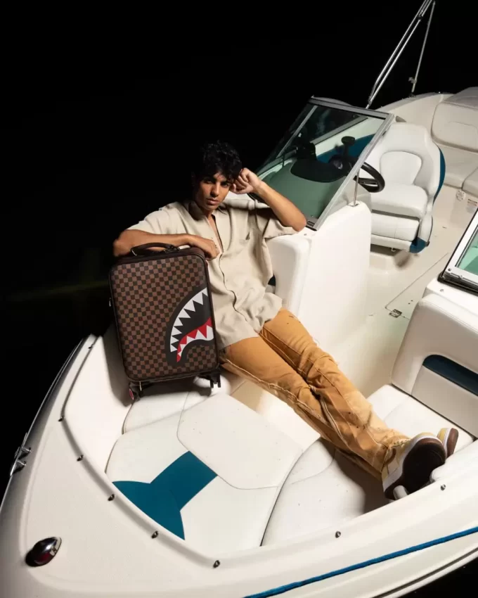 EXTERIOR GOLD ZIP POCKET SHARKS IN PARIS JETSETTER CARRY-ON LUGGAGE EXTERIOR GOLD ZIP POCKET SHARKS IN PARIS JETSETTER CARRY-ON LUGGAGE