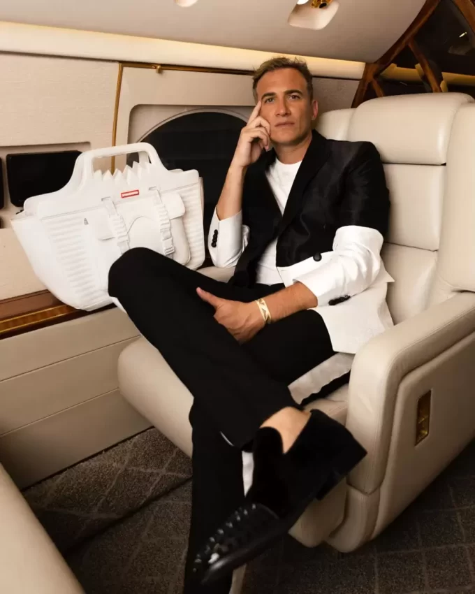 FUTURE TRAVELER TRAVEL CASE FUTURE TRAVELER TRAVEL CASE