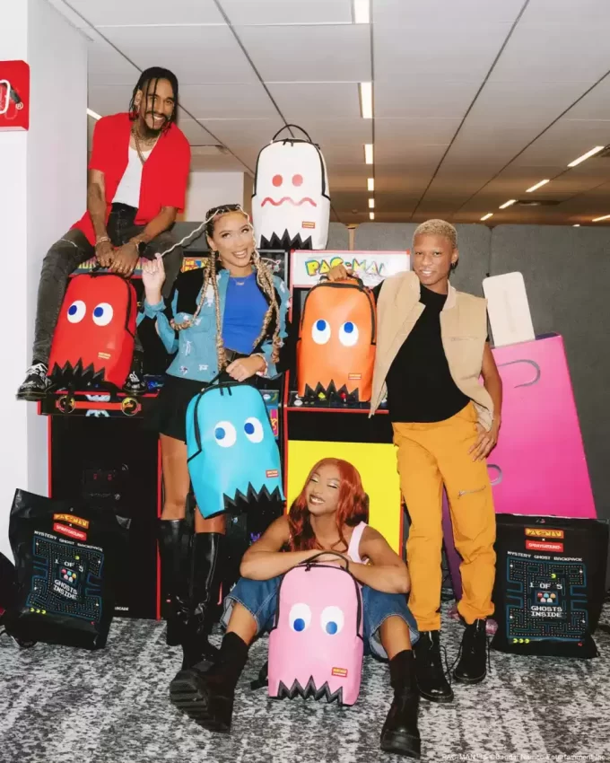 GHOST GANG PACMAN MYSTERY PACK (COLLECT ALL 5) GHOST GANG PACMAN MYSTERY PACK (COLLECT ALL 5)