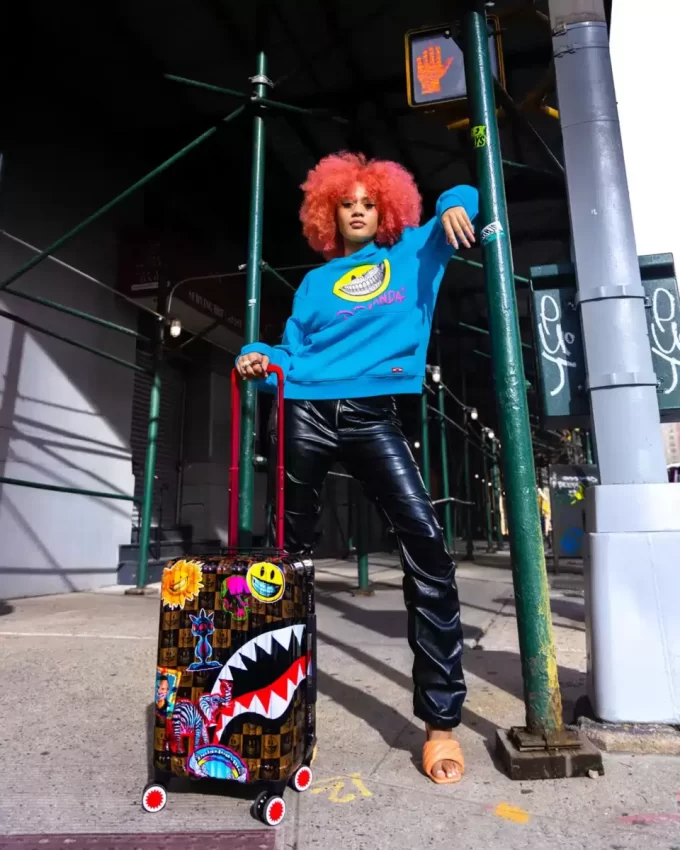 GLOBAL MOGUL POPAGANDA RON ENGLISH EDITION HARDSHELL CARRY-ON LUGGAGE GLOBAL MOGUL POPAGANDA RON ENGLISH EDITION HARDSHELL CARRY-ON LUGGAGE