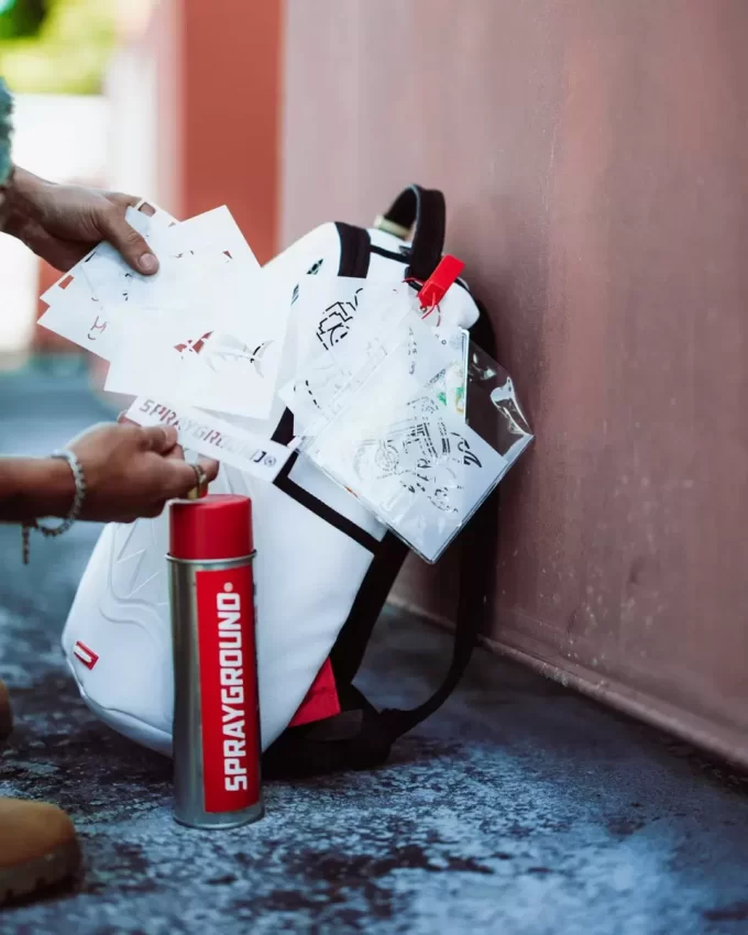 GRAFFITI ARTIST – DESIGN YOUR OWN BACKPACK – 9 STENCILS INCLUDED GRAFFITI ARTIST – DESIGN YOUR OWN BACKPACK – 9 STENCILS INCLUDED