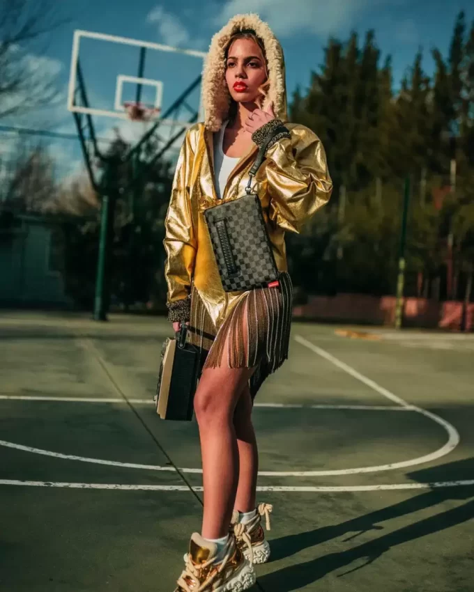 HENNY BLACK CROSSOVER CLUTCH HENNY BLACK CROSSOVER CLUTCH