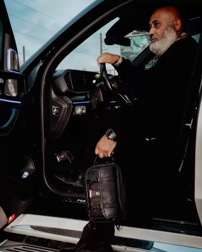 JAMES FIRST CLASS TYCOON TRAVELER CROSSBODY JAMES FIRST CLASS TYCOON TRAVELER CROSSBODY