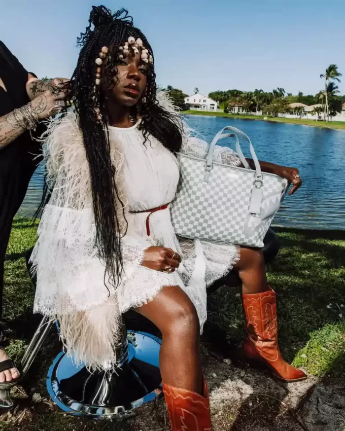 KNIT SHARKS IN PARIS IN CREAM TOTE KNIT SHARKS IN PARIS IN CREAM TOTE