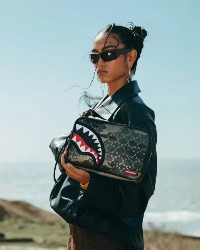 LASERS BLAZIN TOILETRY BRICKSIDE BAG LASERS BLAZIN TOILETRY BRICKSIDE BAG