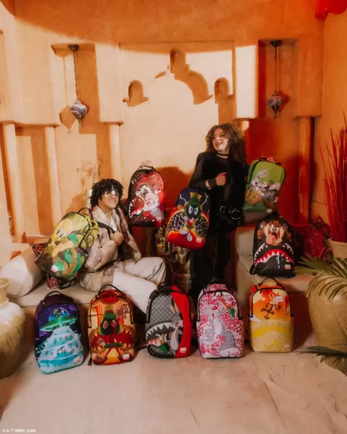 LOONEY TUNES BUGS CHILLER BACKPACK LOONEY TUNES BUGS CHILLER BACKPACK