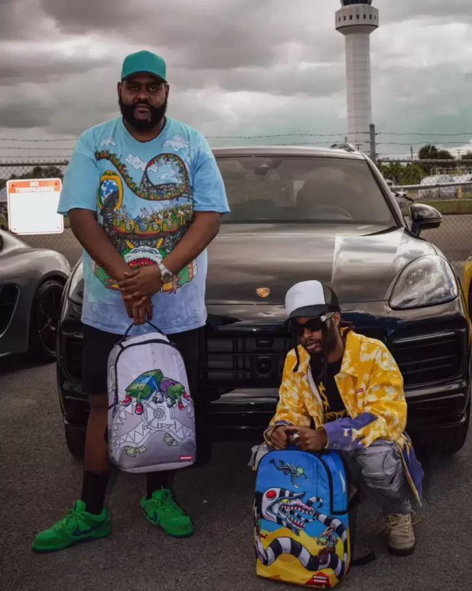 MONEY BOYS I MAKE MONEY WHILE I SLEEP KNAPSACK (DLXR) MONEY BOYS I MAKE MONEY WHILE I SLEEP KNAPSACK (DLXR)