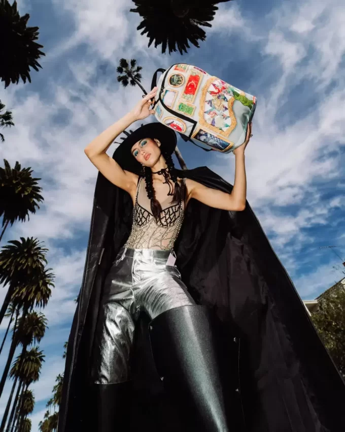 MONEYBEAR ART CRITIQUE BACKPACK MONEYBEAR ART CRITIQUE BACKPACK