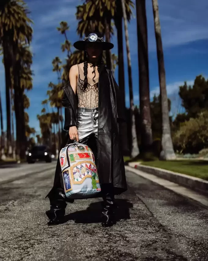 MONEYBEAR ART CRITIQUE BACKPACK MONEYBEAR ART CRITIQUE BACKPACK