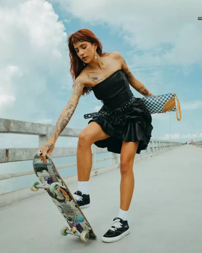 NEW SHARK YACHT CLUB CROSSOVER CLUTCH