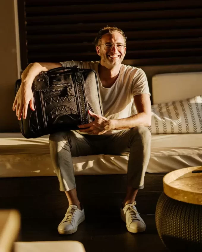 REALITY CHECK VINTAGE HANDHELD CARRY-ON CONVERTS TO BACKPACK REALITY CHECK VINTAGE HANDHELD CARRY-ON CONVERTS TO BACKPACK