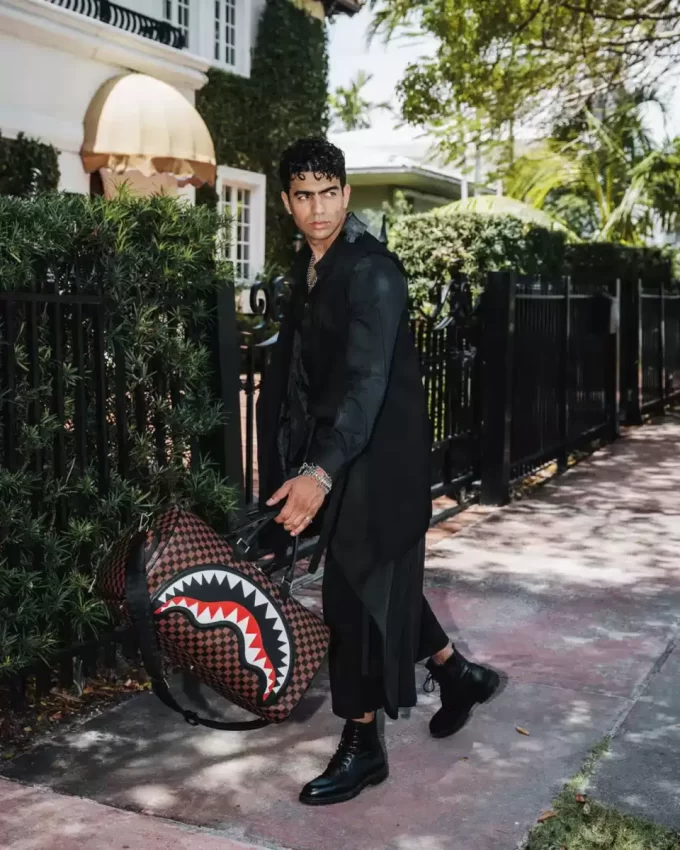 SAWTOOTH SHARKS IN PARIS DUFFLE