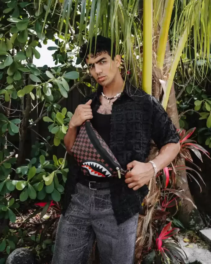 SAWTOOTH SHARKS IN PARIS SAVVY CROSSBODY SAWTOOTH SHARKS IN PARIS SAVVY CROSSBODY