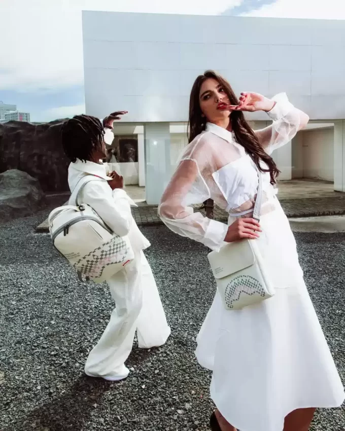 SHARK CENTRAL DYNAMIC MESSENGER SLING BAG SHARK CENTRAL DYNAMIC MESSENGER SLING BAG