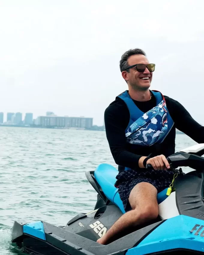 SHARK WAVE SAVVY CROSSBODY SHARK WAVE SAVVY CROSSBODY