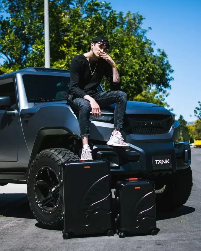 SHARKITECTURE MOLDED 2 PC LUGGAGE SET SHARKITECTURE MOLDED 2 PC LUGGAGE SET