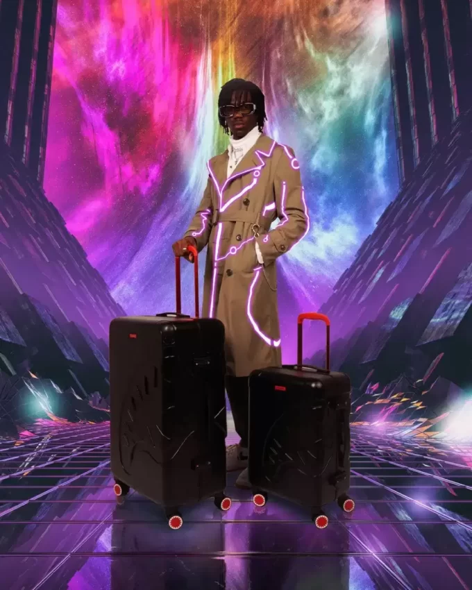 SHARKITECTURE MOLDED 22” CARRY-ON LUGGAGE SHARKITECTURE MOLDED 22” CARRY-ON LUGGAGE