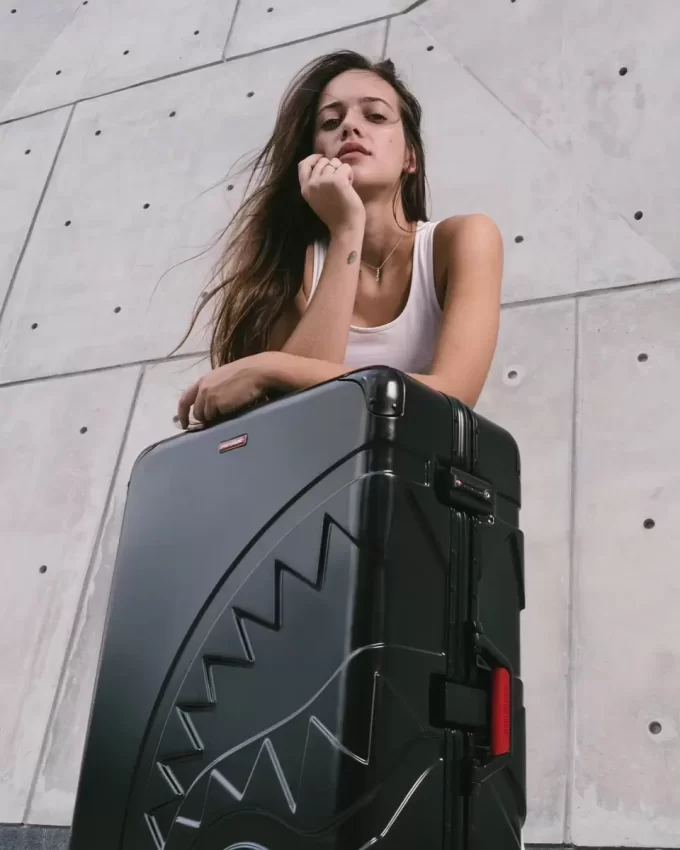 SHARKITECTURE MOLDED 29” FULL-SIZE LUGGAGE SHARKITECTURE MOLDED 29” FULL-SIZE LUGGAGE