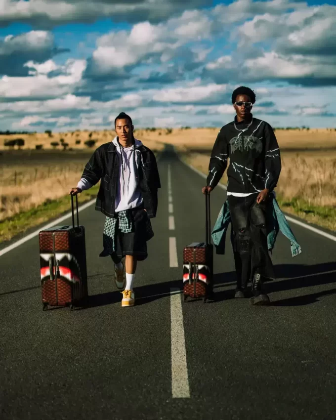 SHARKS IN PARIS BLUR EFFECT CARRY-ON LUGGAGE SHARKS IN PARIS BLUR EFFECT CARRY-ON LUGGAGE