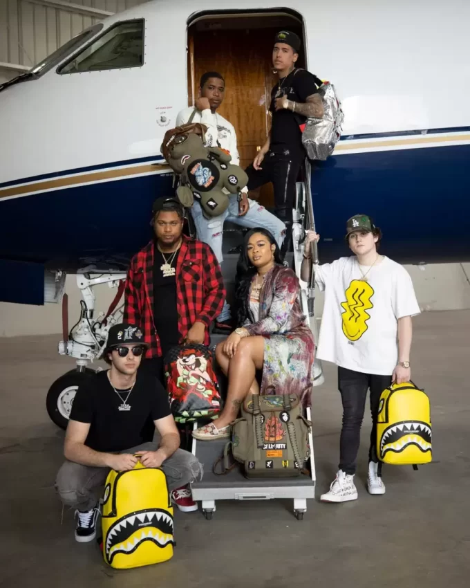 SHARKS IN TAZ TEARUP (DLXV) SHARKS IN TAZ TEARUP (DLXV)