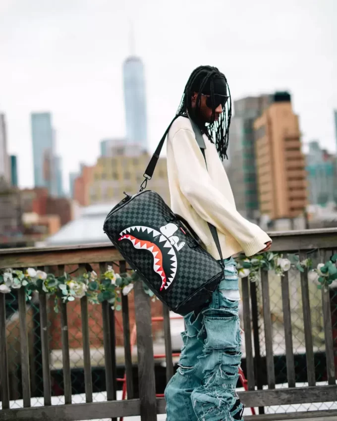 SNOOPY DAY OFF DUFFLE SNOOPY DAY OFF DUFFLE