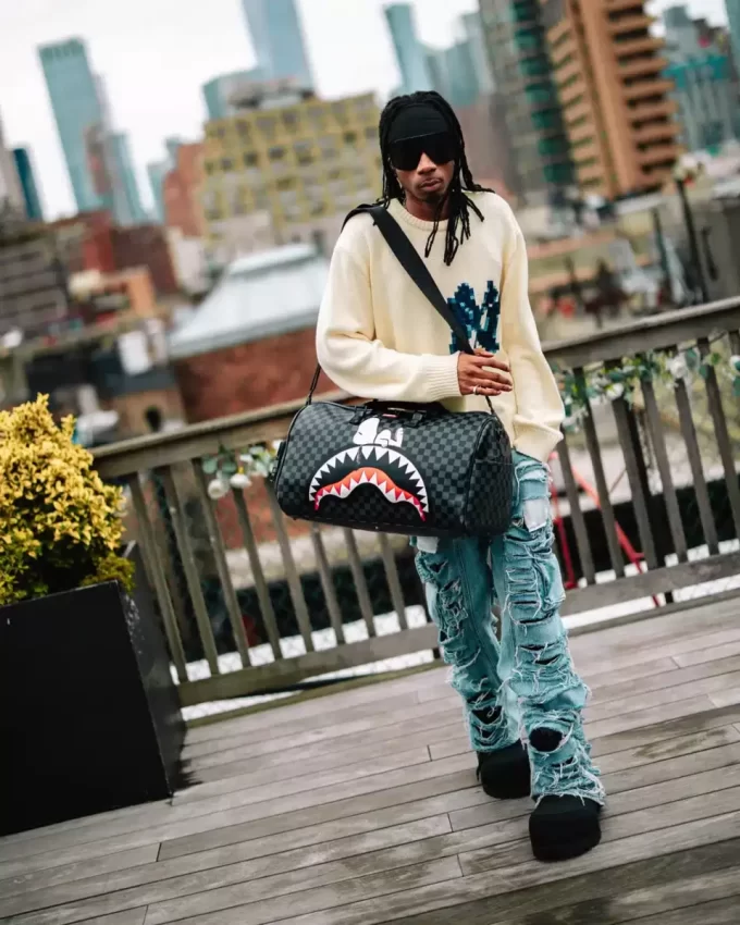 SNOOPY DAY OFF DUFFLE SNOOPY DAY OFF DUFFLE