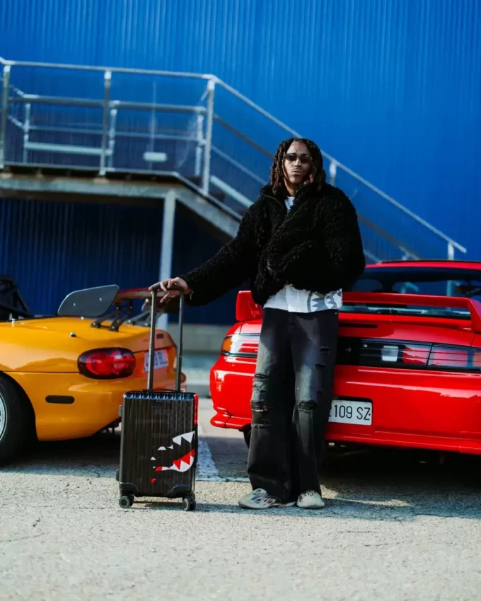 SPEED SHARK SIDE SWIPE HARD SHELL CARRY-ON LUGGAGE SPEED SHARK SIDE SWIPE HARD SHELL CARRY-ON LUGGAGE