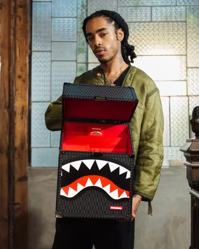 SPRAYGATTI REVV CHATURANGA SHARK 1900 BACKPACK SPRAYGATTI REVV CHATURANGA SHARK 1900 BACKPACK