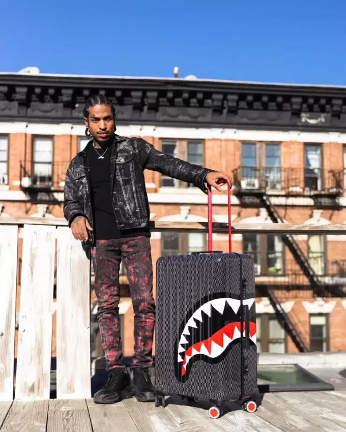 SPRAYGATTI REVV SHARKNAUTICS HARDSHELL FULL-SIZE LUGGAGE SPRAYGATTI REVV SHARKNAUTICS HARDSHELL FULL-SIZE LUGGAGE