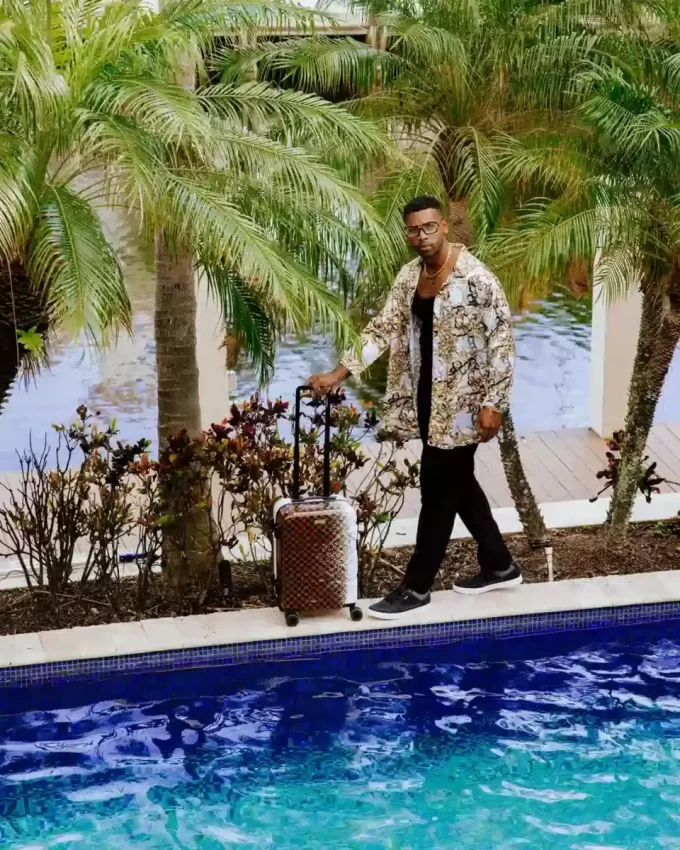 SPRAYSHARKS WORLDWIDE SHARKITECTURE CARRY-ON LUGGAGE SPRAYSHARKS WORLDWIDE SHARKITECTURE CARRY-ON LUGGAGE