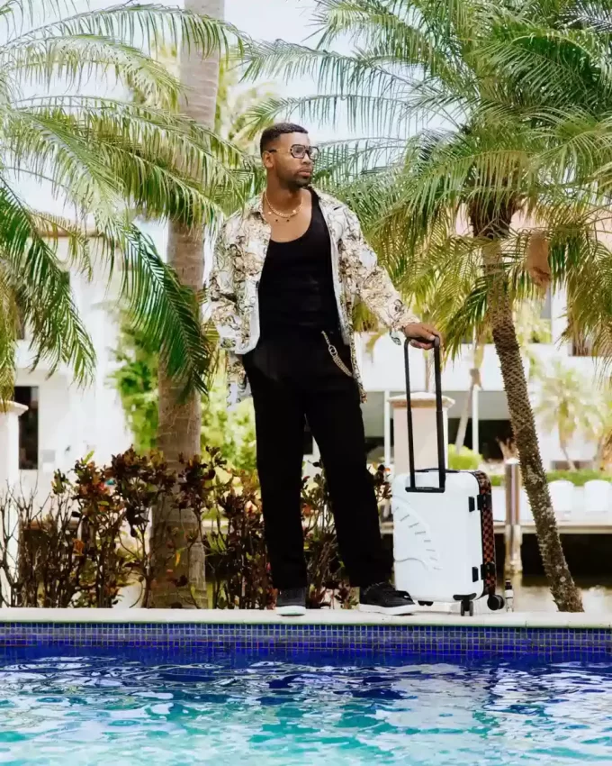 SPRAYSHARKS WORLDWIDE SHARKITECTURE CARRY-ON LUGGAGE SPRAYSHARKS WORLDWIDE SHARKITECTURE CARRY-ON LUGGAGE