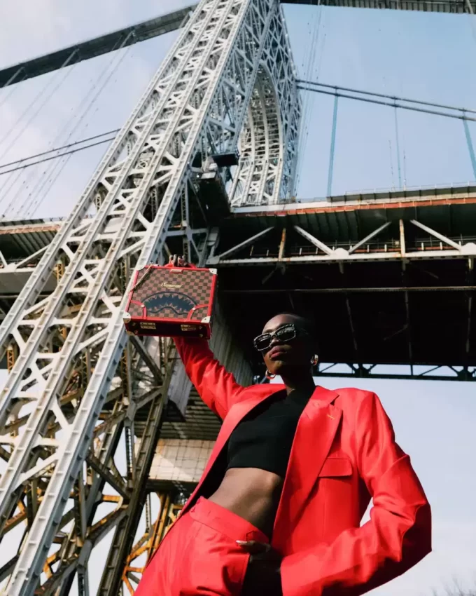 TAKEOVER THE THRONE ATTACHÉ HANDCUFF BRIEFCASE TAKEOVER THE THRONE ATTACHÉ HANDCUFF BRIEFCASE