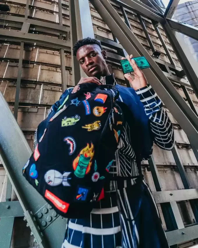 THE 32 REMOVABLE PATCHES VELCRO BACKPACK THE 32 REMOVABLE PATCHES VELCRO BACKPACK