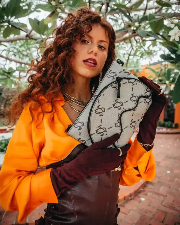 THE GETAWAY CROSSOVER CLUTCH