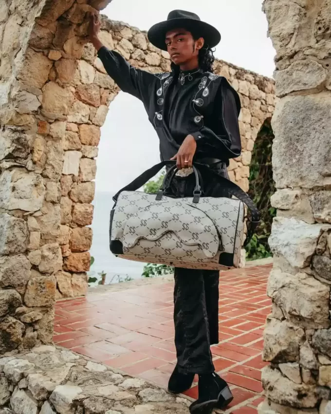 THE GETAWAY DUFFLE THE GETAWAY DUFFLE