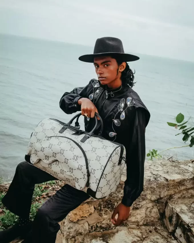 THE GETAWAY DUFFLE THE GETAWAY DUFFLE