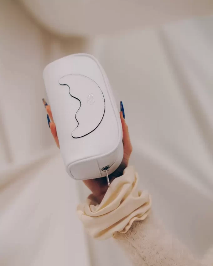 THE HEADQUARTERS – REFLECTION POUCH