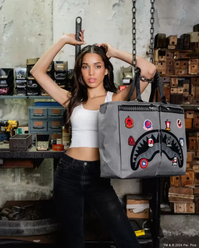 TOP GUN FLIGHT CREW OFFICIAL COLLAB PILOT TOTE TOP GUN FLIGHT CREW OFFICIAL COLLAB PILOT TOTE