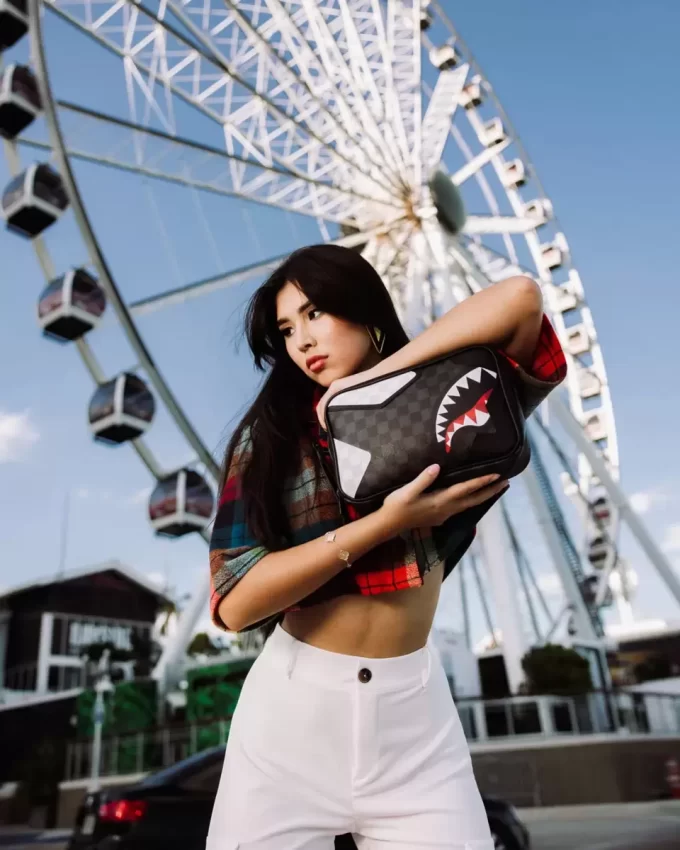 TRIPLE DECKER HEIR TO THE THRONE TOILETRY BAG TRIPLE DECKER HEIR TO THE THRONE TOILETRY BAG