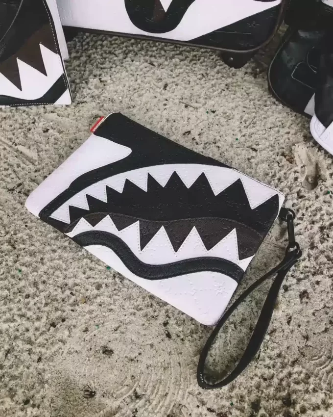 V.V.I.P. CROSSOVER CLUTCH V.V.I.P. CROSSOVER CLUTCH