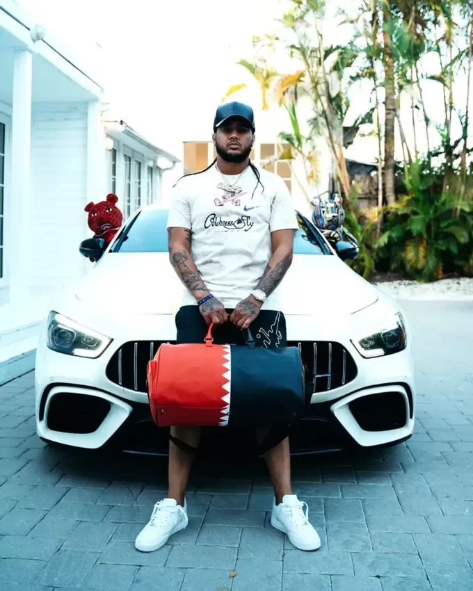 VERTICAL SHARK CUT & SEW DUFFLE VERTICAL SHARK CUT & SEW DUFFLE