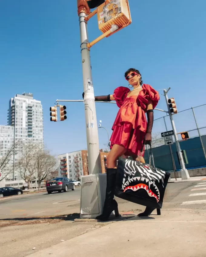 ZE SHARK PREDATOR TOTE ZE SHARK PREDATOR TOTE